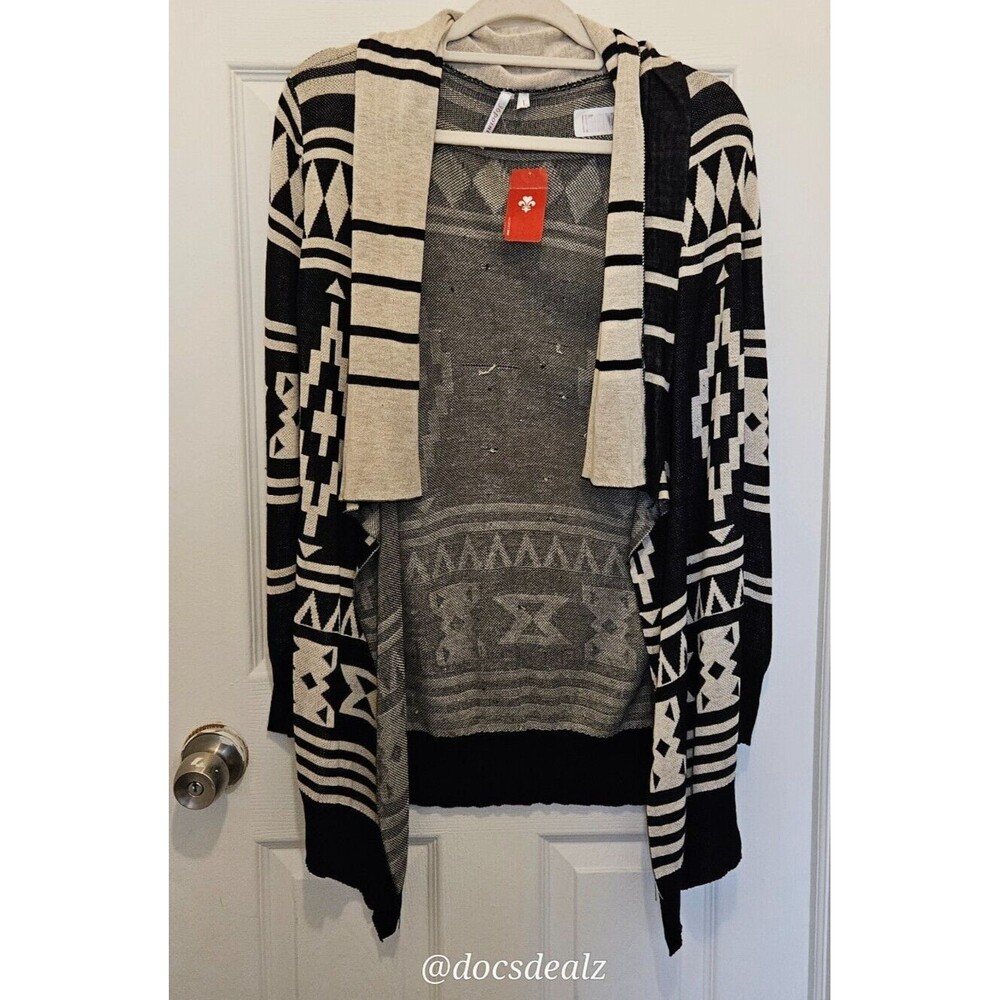 Love Culture Cardigan Black and White Geometric Pattern Size L